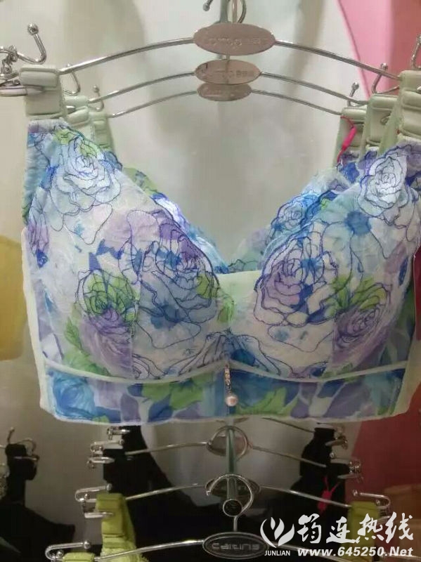 58437