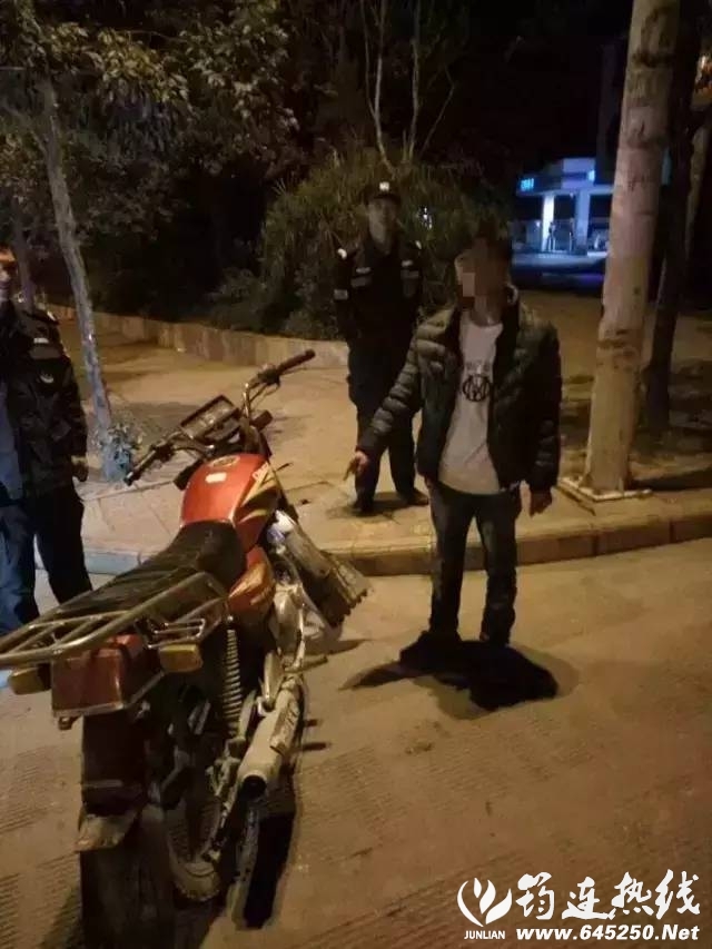 702.jpg