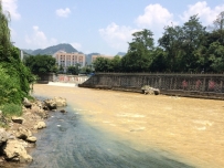 峺